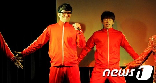 부산 윤형빈 소극장에서 개그 공연 하는 윤형빈 /사진=뉴스1 제공