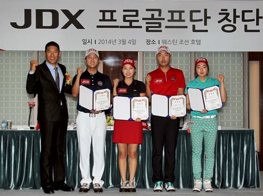 (왼쪽부터) JDX멀티스포츠 김한철대표이사,허인회,유선영,박일환,김소희. /사진=JDX멀티스포츠 제공