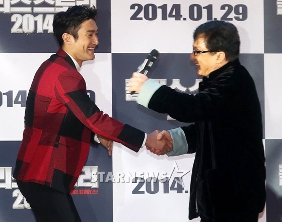 지난 1월 영화 '폴리스 스토리 2014' 레드카펫 행사장에서의 최시원과 성룡 / 사진=머니투데이 스타뉴스