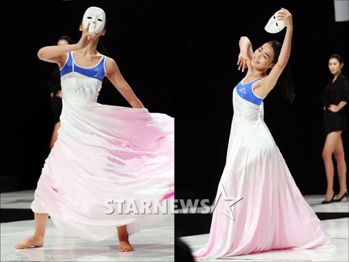 '2009 슈퍼모델선발대회' 최종예심에서 가면을 벗는 무용을 선 보이고 있는 최한빛 /사진=스타뉴스