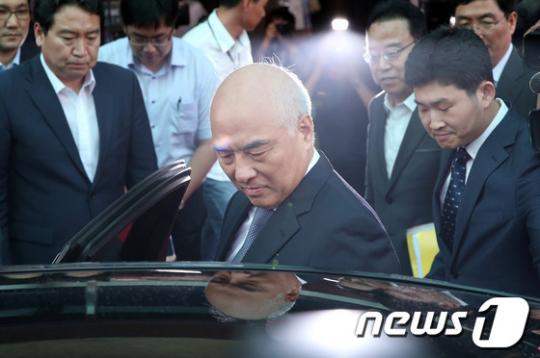 문창극 총리 후보가 기자회견을 통해 자진 사퇴를 밝혔다. 기자회견 중 문 후보는 가족이 큰 상처를 입었다고 전했다./ 사진=뉴스1