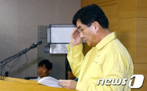 지난 17일 세월호 사고 관련 브리핑을 진행한 강병규 안전행정부 장관. /사진=뉴스1