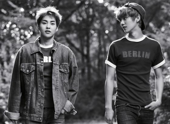 엑소 포토북 '디융스'의 시우민, 루한 /사진제공=SM엔터테인먼트