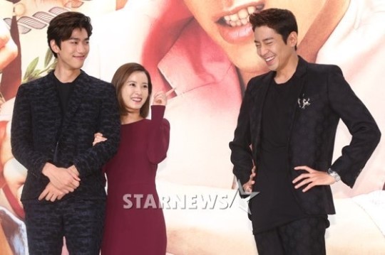 배우 성준과 정유미, 문정혁/사진=이기범 기자