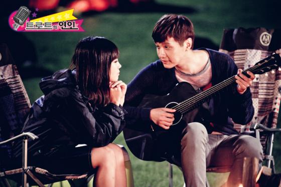 KBS 2TV 월화드라마 '트로트의 연인' 장준현 역 배우 지현우, 최춘희 역 에이핑크 정은지/사진제공=제이에스픽쳐스