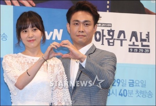 tvN '아홉수소년' 오정세와 유다인/사진=이동훈 기자