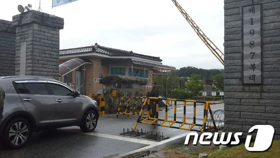특전사 하사 2명이 사망한 증평에 있는 제13공수특전여단의 정문./ 사진=뉴스1