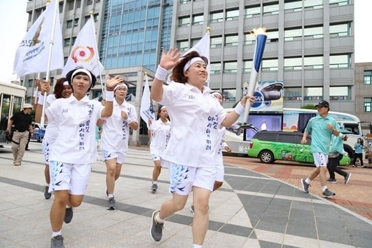 경주-울산 지역 성화 봉송 모습. /사진=인천AG 조직위 제공