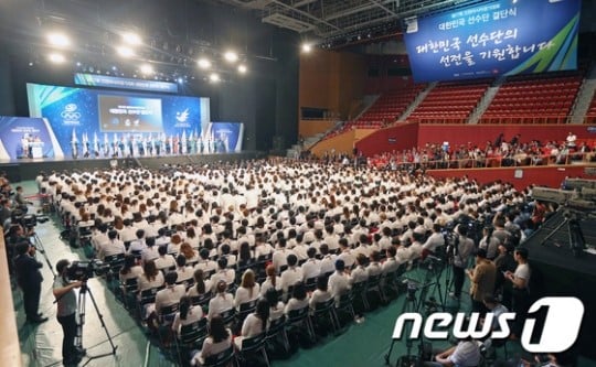 11일 오후 서울 송파구 올림픽공원 올림픽홀에서 인천아시안게임 한국선수단 결단식이 열렸다. /사진=뉴스1