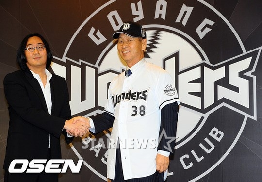 고양원더스 창단당시의 허민 구단주(왼쪽)와 김성근 감독./ 사진=OSEN