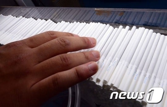 12일 정오부터 담배 사재기를 할 경우 최대 5000만원 이하의 벌금을 내야 한다. /사진=News1