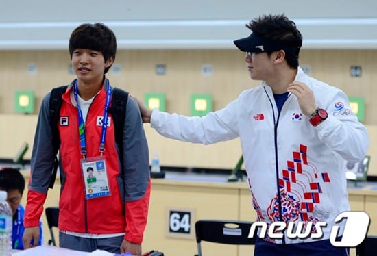 김청용(왼쪽)과 진종오(오른쪽). /사진=News1