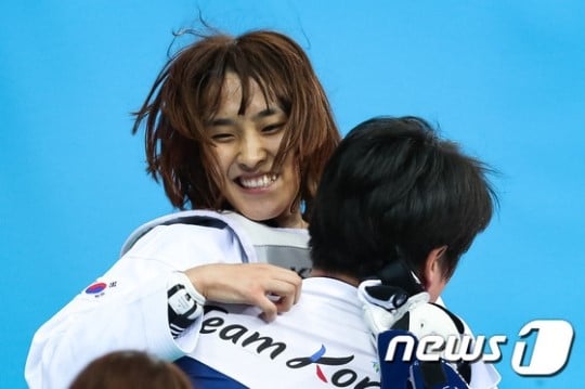 여자 태권도에서 대표팀에 첫 금메달을 안긴 김소희. /사진=뉴스1