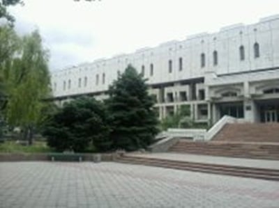 키르기스스탄 수도 비슈케크에 있는 국립중앙도서관 전경. 이곳에서 키노 포럼이 중앙아시아 국가들을 대상으로 하는 주요 사업이 펼쳐지게 된다.