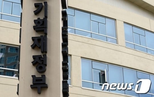 나라 빚 이자가 20조원을 돌파했다. /사진=뉴스1