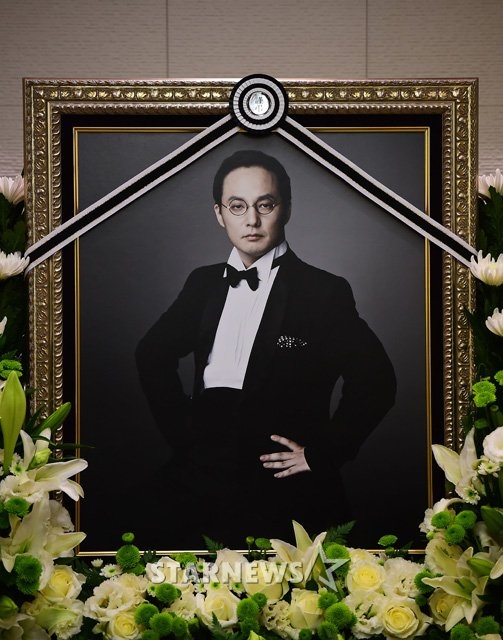 故 신해철 영정 / 사진공동취재단