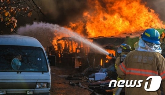 9일 화재가 발생한 구룡마을. /사진=News1