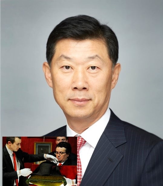 하림 김홍국 회장과 나폴레옹의 이각모자 /사진=하림, BBC 홈페이지 캡쳐