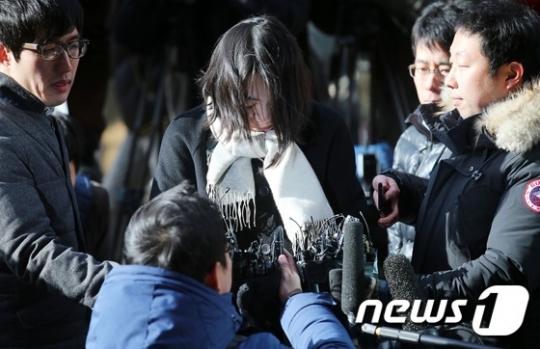 '땅콩 회항'으로 물의를 빚은 조현아 대한항공 전 부사장이 지난 17일 서울 마포구 공덕동 서부지방검찰청에서 피의자 신분으로 조사를 받기 위해 출석했다. /사진=뉴스1