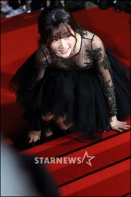 다시 구두 챙겨신는 김새론