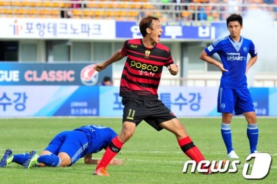 과거 포항에서 활약했던 박성호(가운데). /사진=뉴스1