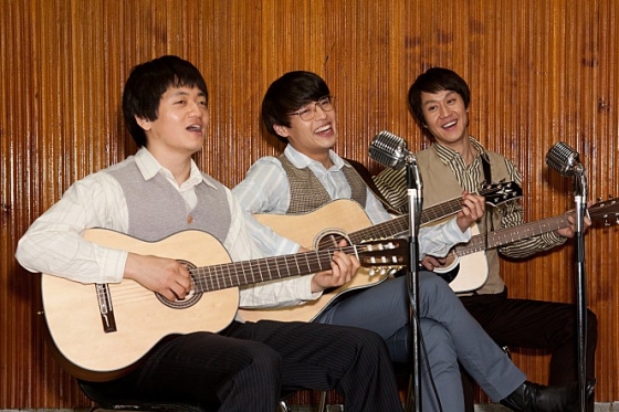왼쪽부터 배우 조복래, 강하늘, 정우/사진=영화 '쎄시봉' 스틸컷