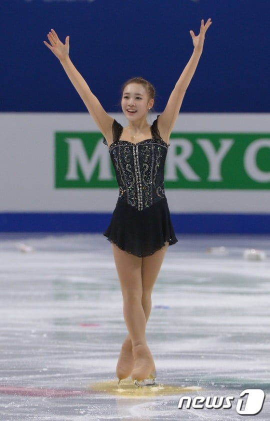 박소연이 15일 오후 서울 목동 아이스링크에서 열린 '2015 ISU 4대륙 피겨 선수권대회'에서 프리스케이팅 연기를 마친 뒤 관객들을 향해 인사하고 있다. /사진=뉴스1