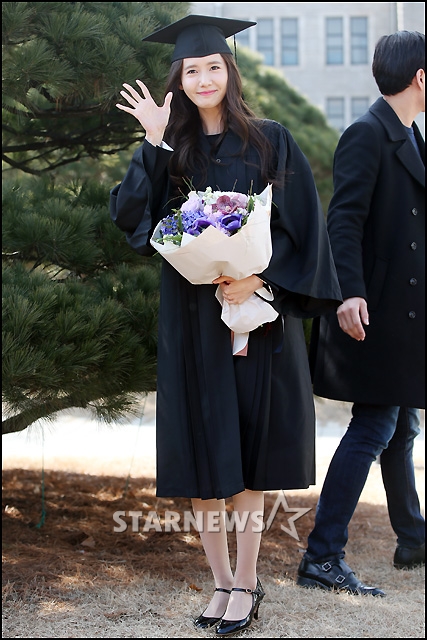 우리는 동문 커플, 2009년 졸업한 이승기와 2015년 졸업한 윤아