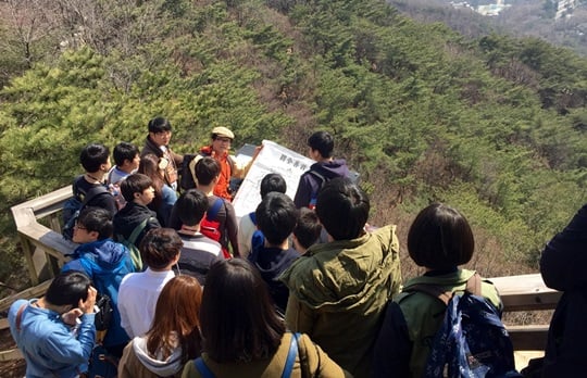 라이엇 게임즈가 진행한 올해 첫 소환사 문화재지킴이 활동이 성황리에 마무리됐다. /사진=라이엇 게임즈 제공
