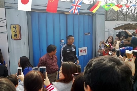 '이놈 아저씨'로 변신한 정대세. /사진=수원 삼성 제공