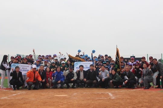 제5회 CMS기 전국여자야구대회 폐막식 단체사진. /사진=한국여자야구연맹 제공