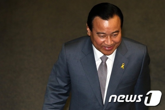 고(故) 성완종 전 경남기업 회장이 2013년 4월 재보궐선거에 출마한 이완구 당시 후보에게 선거자금 3000만원을 건넸다는 주장이 제기된 데 이어 금품을 건넨 구체적인 정황이 추가로 폭로됐다. /사진=뉴스1