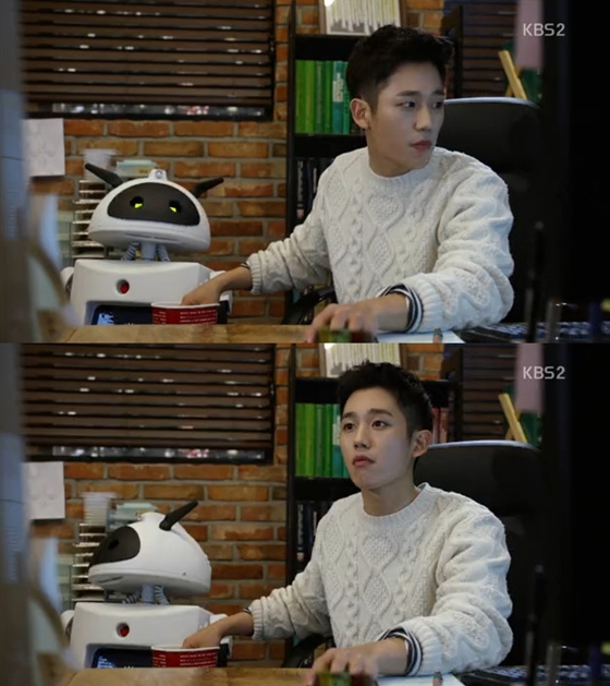 KBS 2TV 월화드라마 '블러드' 로봇 러비(사진 왼쪽)와 주현우 역 정해인/사진='블러드' 방송화면 캡처