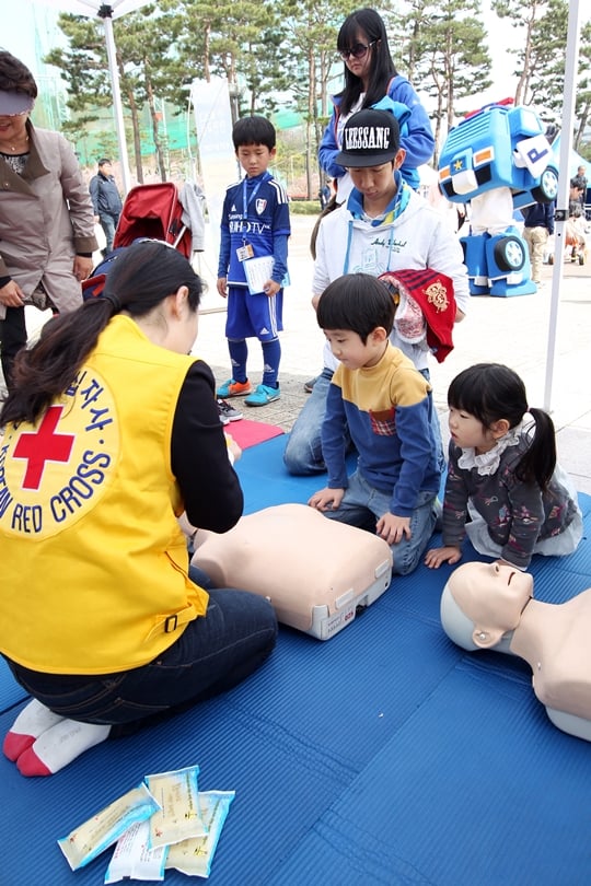 안전 캠페인 모습. /사진=한국프로축구연맹 제공
