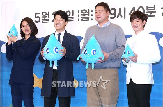 tvN '촉촉한 오빠들'의 MC 강균성, 김상경, 현주엽, 정상훈(왼쪽부터) /사진=이동훈 기자
