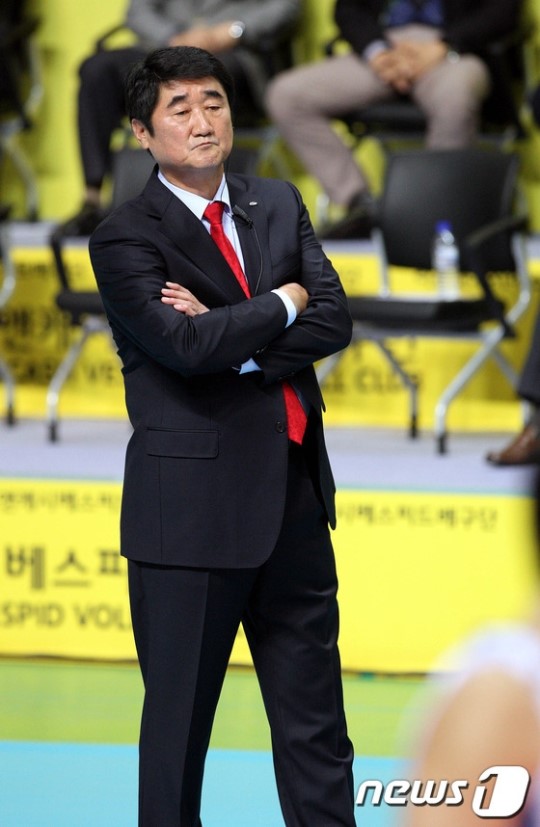 삼성화재 배구단 지휘봉을 내려놓은 신치용 감독. /사진=뉴스1