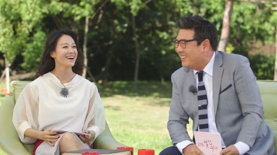문지애(왼쪽)와 고성국 박사 /사진=tvN