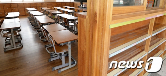 메르스(중동호흡기증후군)로 첫 사망자가 발생한 경기도 화성시 21개교가 3일부터 5일까지 '메르스 휴교령'을 내렸다. /사진=뉴스1