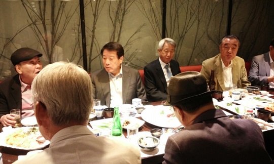 박상희 대한야구협회 회장이 백구회 회원들과 오찬을 가졌다. /사진=대한야구협회 제공