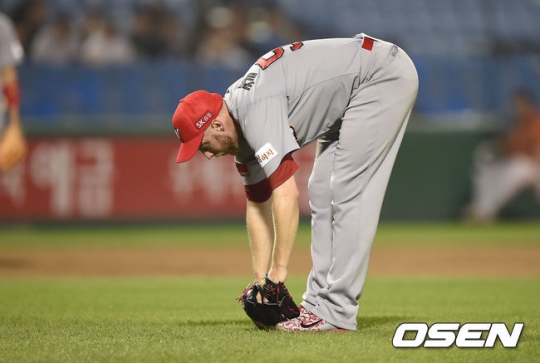 켈리가 몸에 이상을 느끼고 있다. /사진=OSEN