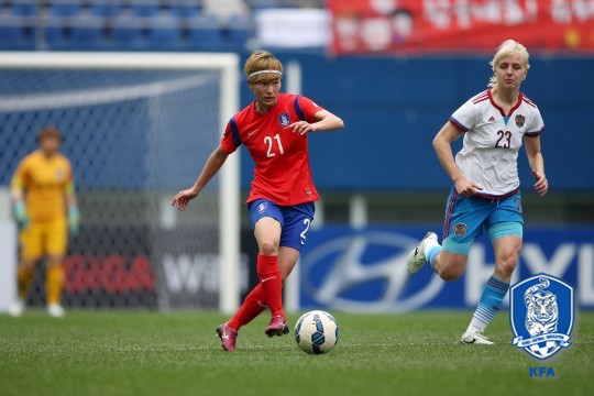 한국 여자 축구 대표 강유미(왼쪽). /사진=대한축구협회 제공