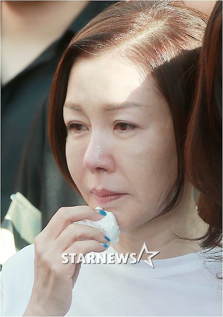 故 한경선의 발인식에 참석한 박준금 / 사진=김창현 기자