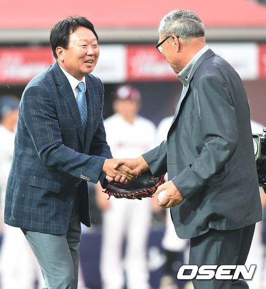 김응용 전 감독과 선동렬 전 감독. /사진=OSEN