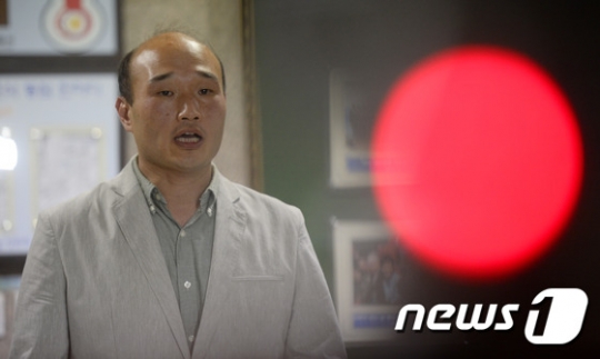 경찰관이 쏜 총에 의경이 맞아 결국 숨진 25일 저녁 서울 은평경찰서에서 한상훈 형사과장이 1차 조사결과를 발표하고 있다. /사진=뉴스1