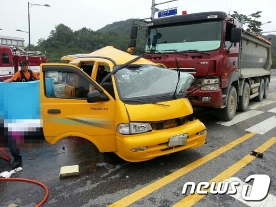 1일 충주에서 발생한 교통사고 현장. /사진=충북도소방본부 제공