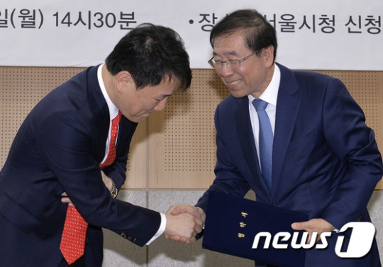 이장석 대표(좌)와 박원순 서울시장(우). /사진=뉴스1