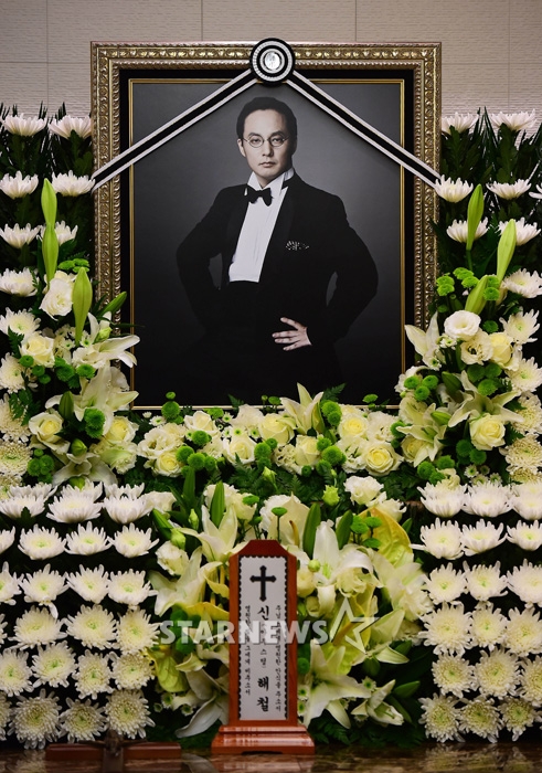 故 신해철 영정 / 사진공동취재단