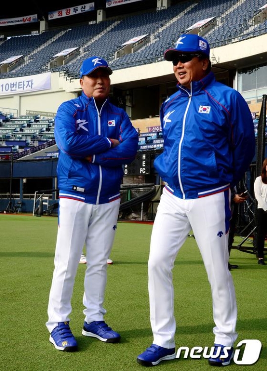야구 국가대표팀 김인식 감독과 선동렬 코치. /사진=뉴스1