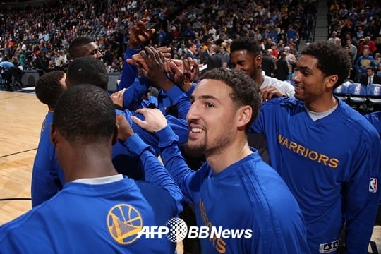 골든스테이트는 오는 25일(한국시간) 안방에서 LA 레이커스를 상대로 NBA 개막 최다연승 신기록 달성을 노린다. /AFPBBNews=뉴스1