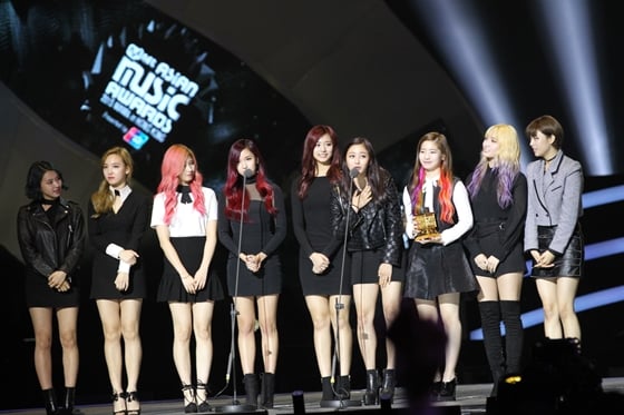 2015 MAMA에 참여한 트와이스/사진제공=CJ E&M